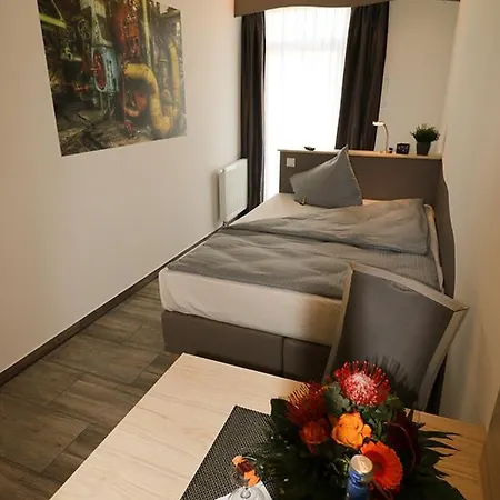 Petul An'ne 40 2* Bochum